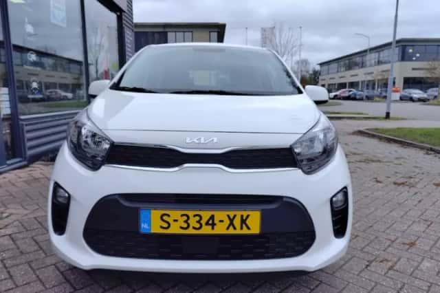 Kia Picanto (2023) thumbnail 5