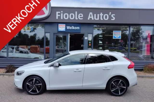 Volvo V40 (2016) thumbnail 1