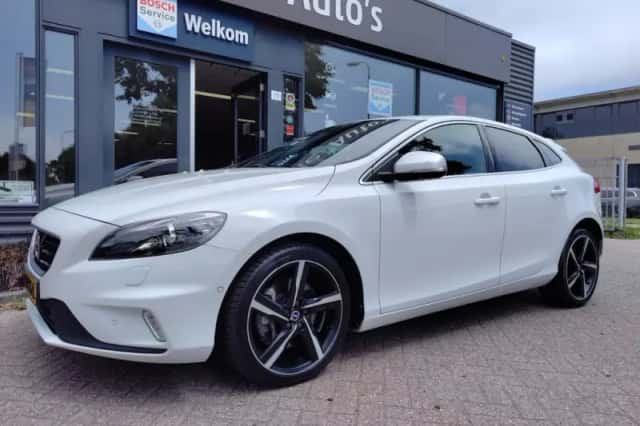 Volvo V40 (2016) thumbnail 2