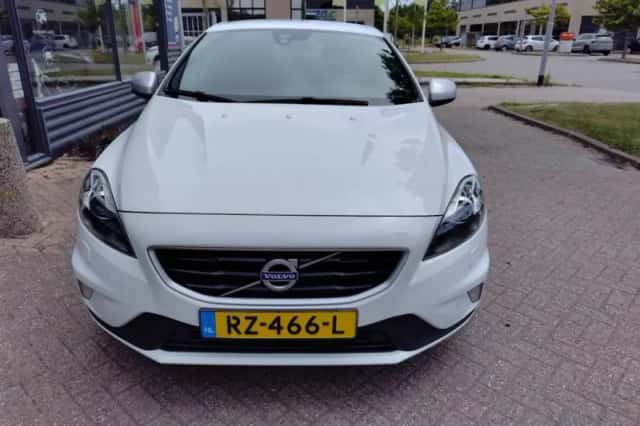 Volvo V40 (2016) thumbnail 4
