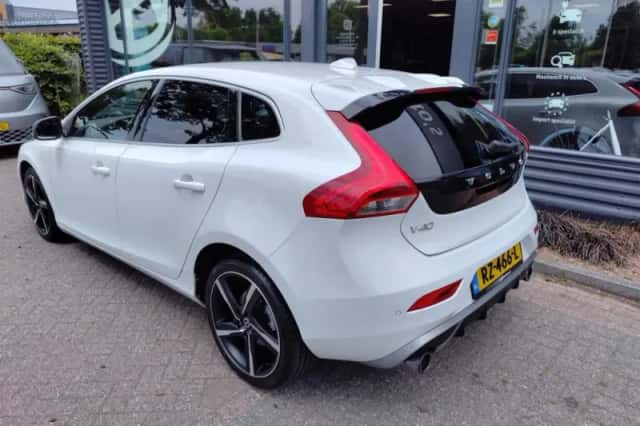 Volvo V40 (2016) thumbnail 5