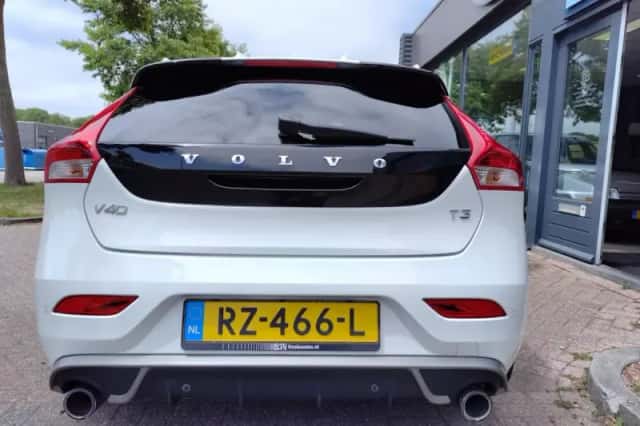 Volvo V40 (2016) thumbnail 6