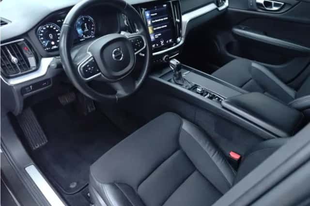 Volvo V60 (2020) thumbnail 3