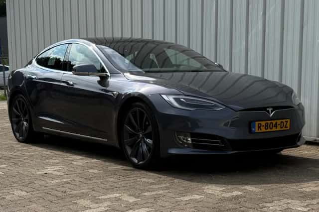Tesla Model S (2022) thumbnail 2