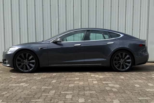 Tesla Model S (2022) thumbnail 4