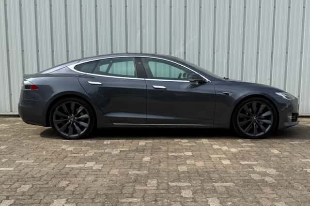 Tesla Model S (2022) thumbnail 5