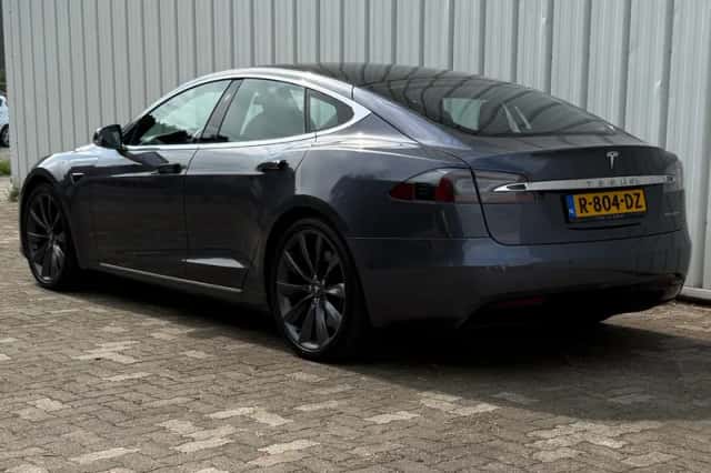 Tesla Model S (2022) thumbnail 6
