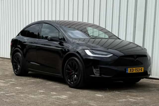 Tesla Model X (2018) thumbnail 4
