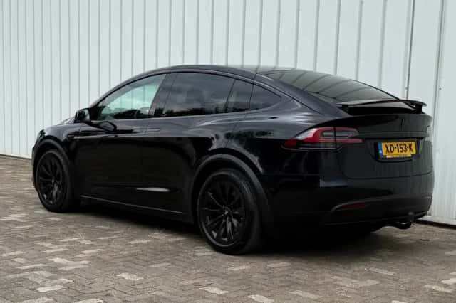 Tesla Model X (2018) thumbnail 5