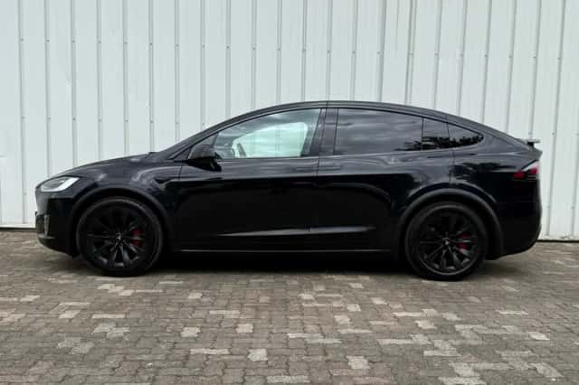 Tesla Model X (2018) thumbnail 6