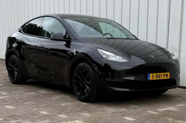 Tesla Model Y (2023) thumbnail 2