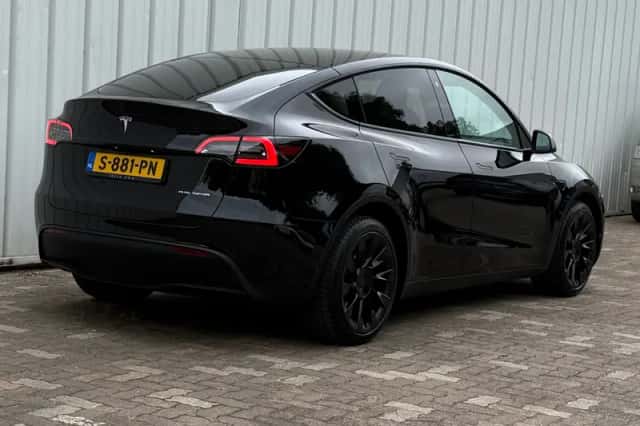 Tesla Model Y (2023) thumbnail 6