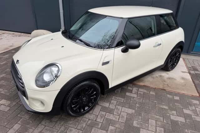 MINI Cooper (2016) thumbnail 3