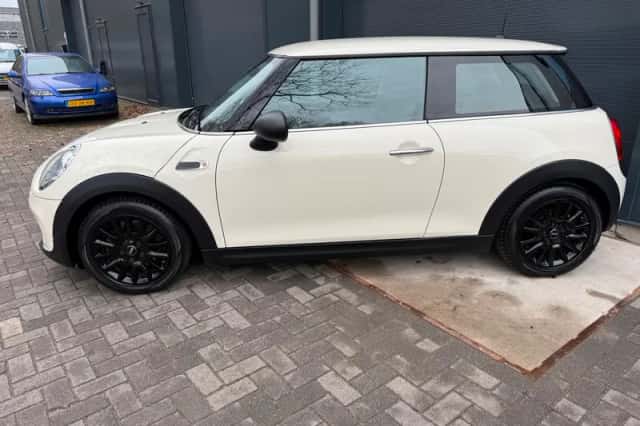 MINI Cooper (2016) thumbnail 4