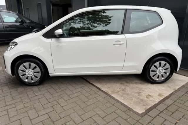Volkswagen Up! (2019) thumbnail 4