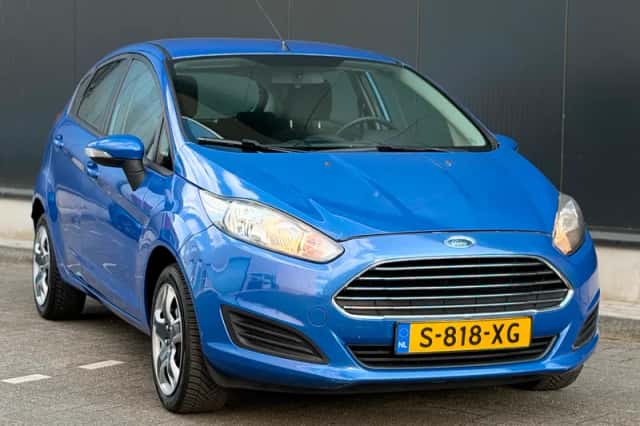 Ford Fiesta (2013) thumbnail 2