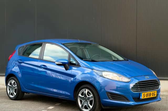 Ford Fiesta (2013) thumbnail 3
