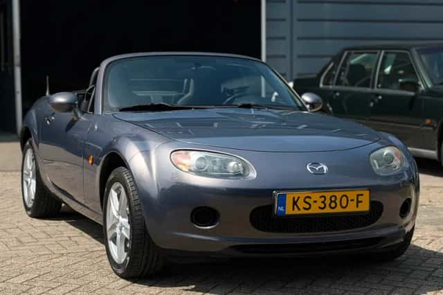 Mazda MX-5 (2006) thumbnail 3