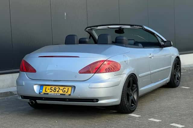 Peugeot 307 CC (2005) thumbnail 4