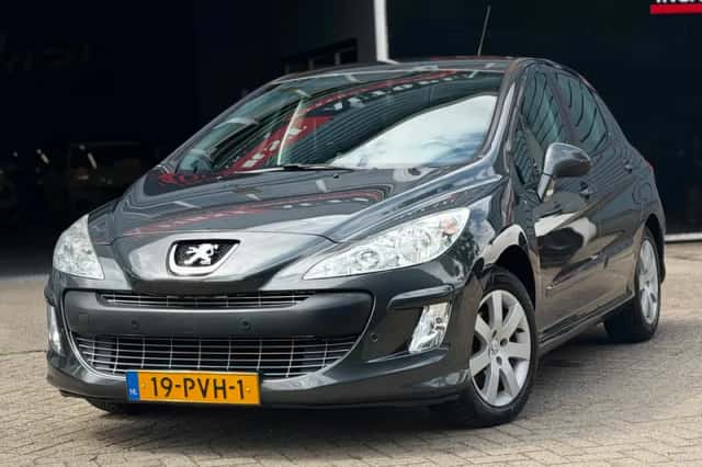 Peugeot 308 (2011) thumbnail 1