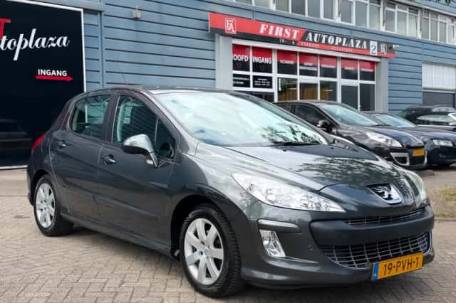 Peugeot 308 (2011) thumbnail 4
