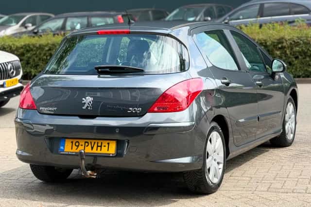 Peugeot 308 (2011) thumbnail 5