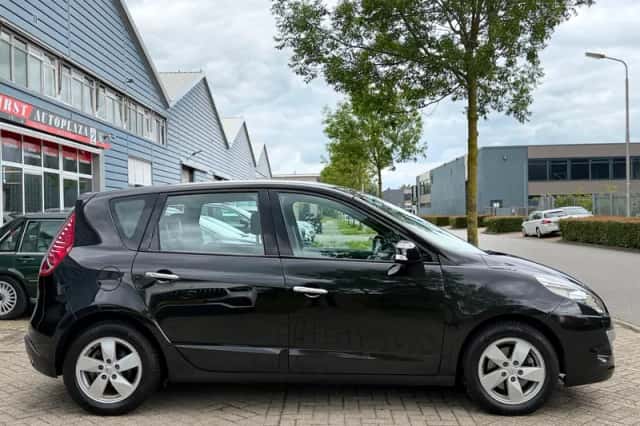 Renault Scénic (2010) thumbnail 5