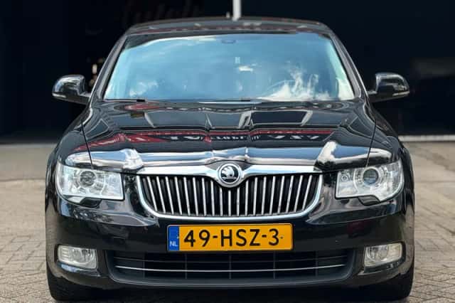 Škoda Superb (2009) thumbnail 2
