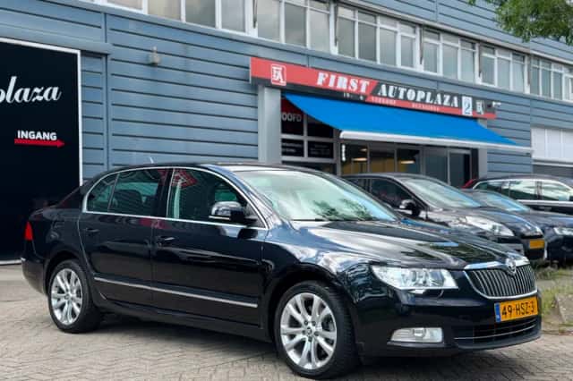 Škoda Superb (2009) thumbnail 4