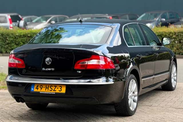 Škoda Superb (2009) thumbnail 5