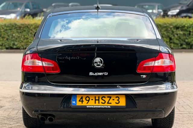 Škoda Superb (2009) thumbnail 6