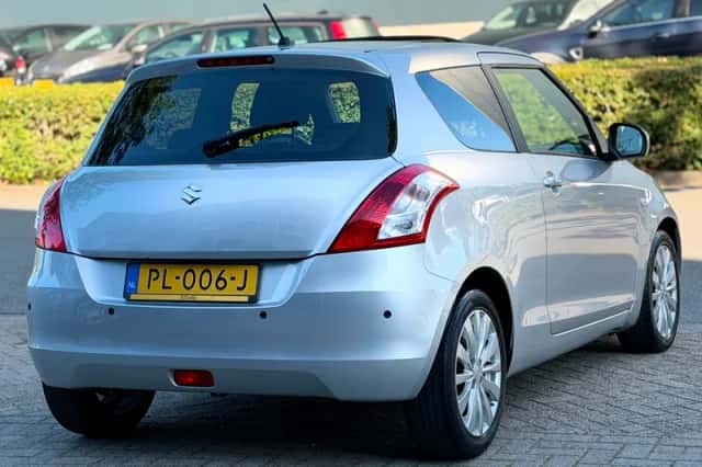 Suzuki Swift (2010) thumbnail 4