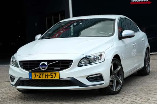 Volvo S60 (2015) thumbnail 1
