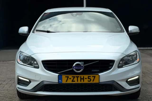 Volvo S60 (2015) thumbnail 2