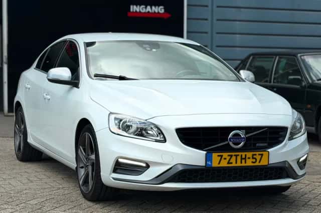 Volvo S60 (2015) thumbnail 3