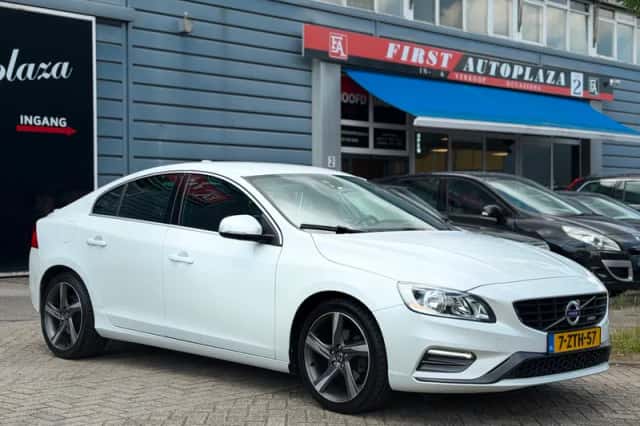 Volvo S60 (2015) thumbnail 4