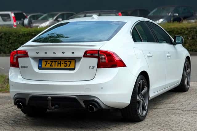 Volvo S60 (2015) thumbnail 5