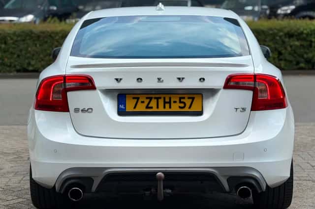 Volvo S60 (2015) thumbnail 6