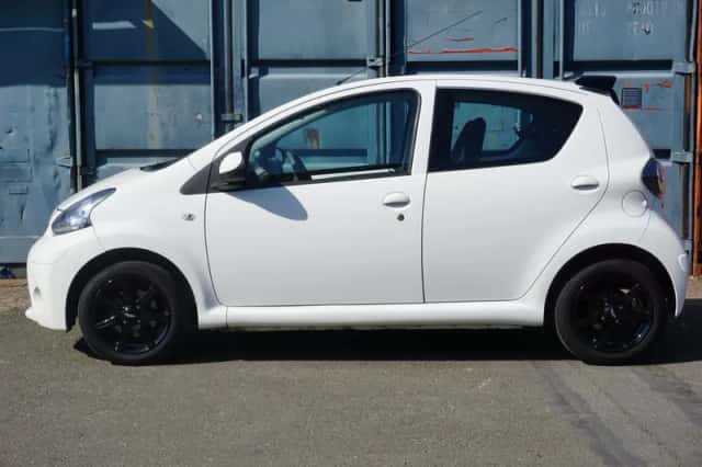 Toyota Aygo (2013) thumbnail 2