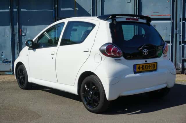 Toyota Aygo (2013) thumbnail 3