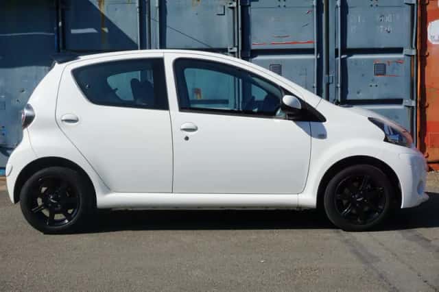 Toyota Aygo (2013) thumbnail 5