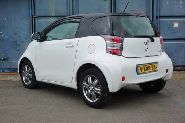 Toyota IQ (2009) thumbnail 3