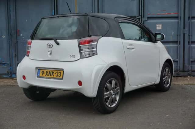 Toyota IQ (2009) thumbnail 4