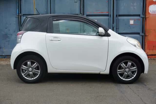 Toyota IQ (2009) thumbnail 5