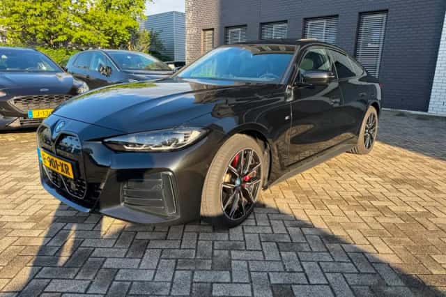BMW i4 (2022) thumbnail 1