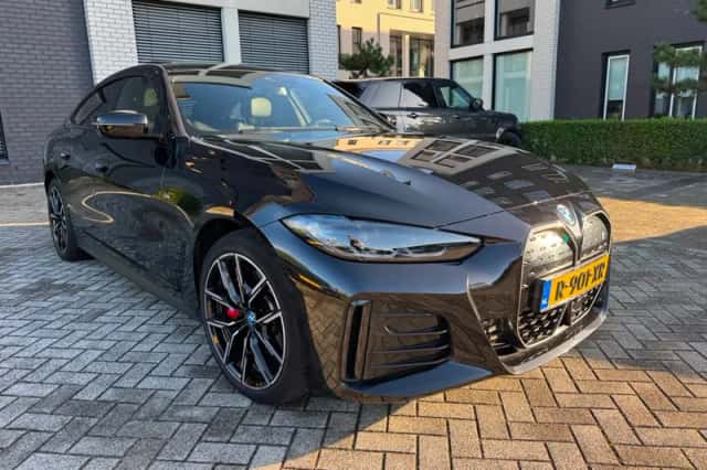 BMW i4 (2022) thumbnail 2