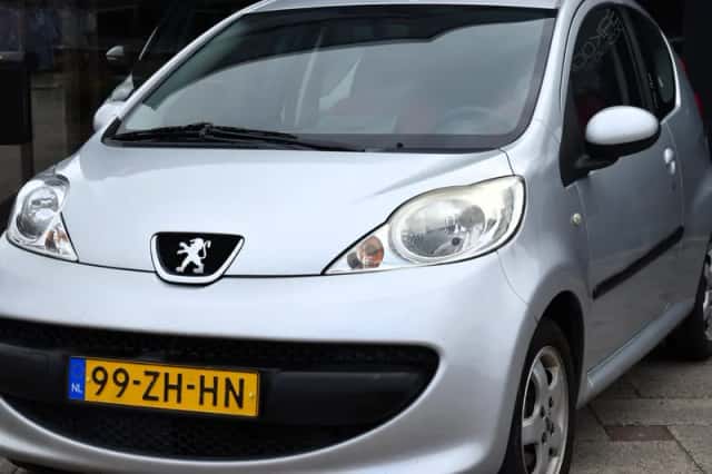 Peugeot 107 (2008) thumbnail 3