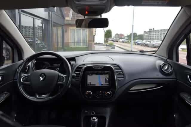 Renault Captur (2017) thumbnail 2