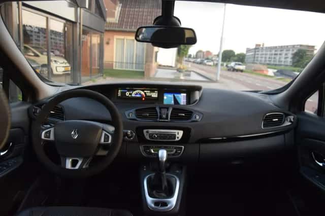 Renault Scénic (2013) thumbnail 2