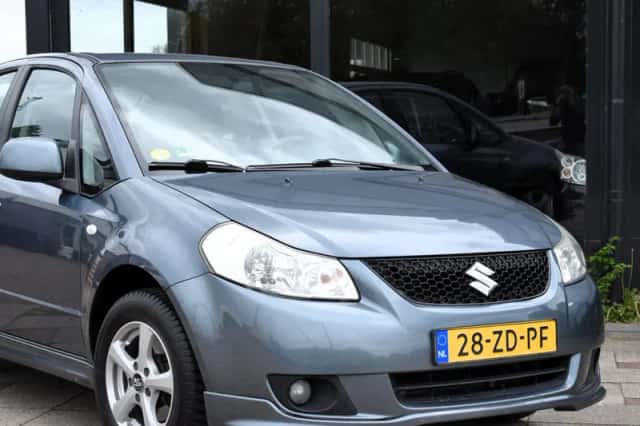 Suzuki SX4 (2008) thumbnail 2